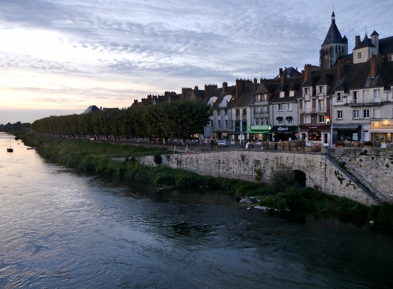 Gien as the sun goes down