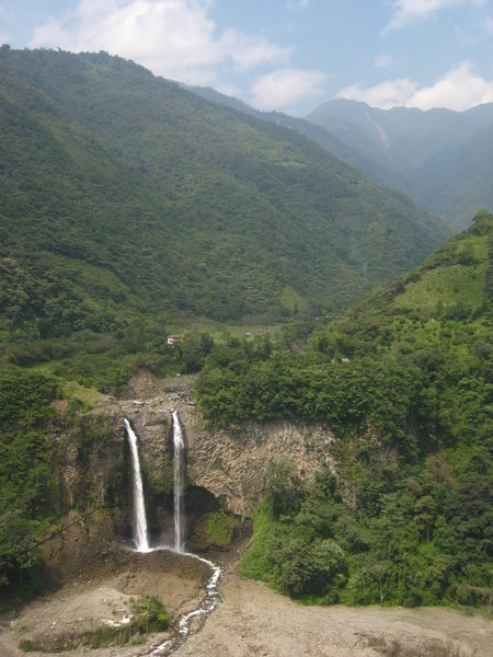 Manta de la Novia waterfall