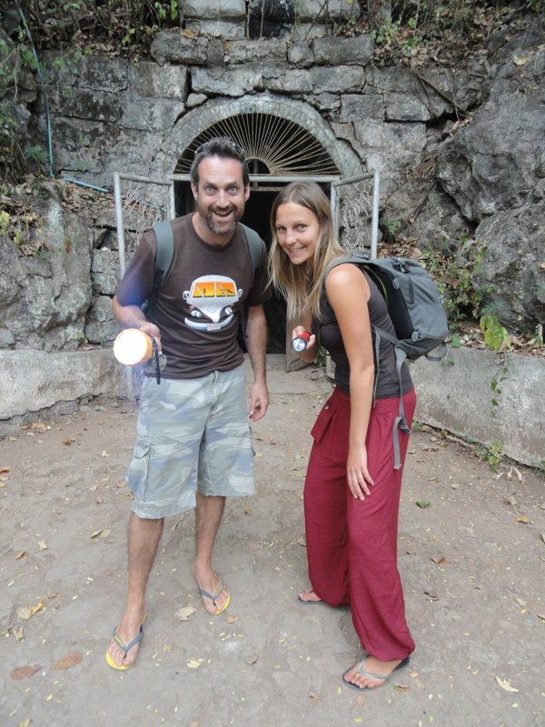 Entering Wat Tham cave