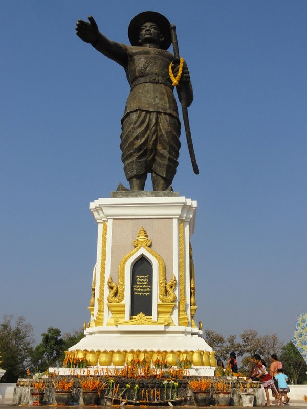 Presidential statue overlooking the Mekong