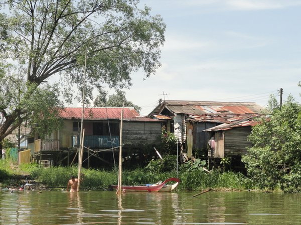 Kuching river-side life