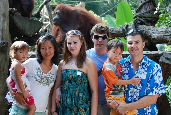 Family pic with orang-utans