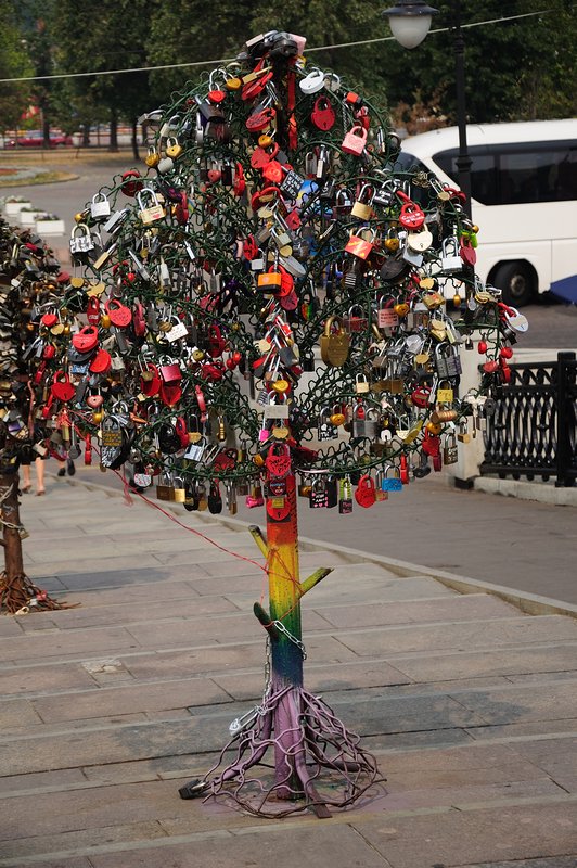 Public art - Lock trees
