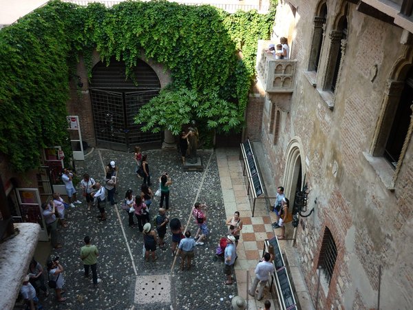 Verona Juliets balcony & courtyard