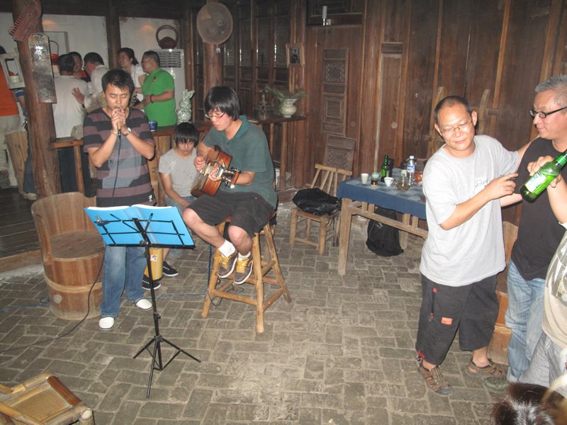 Party in Sanbao bar with musicians 