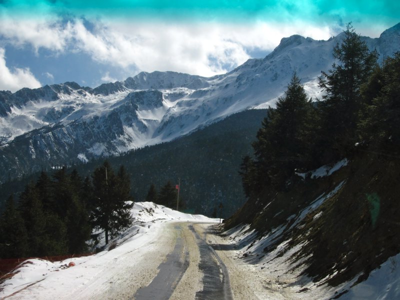 Snowy Road to Deqin