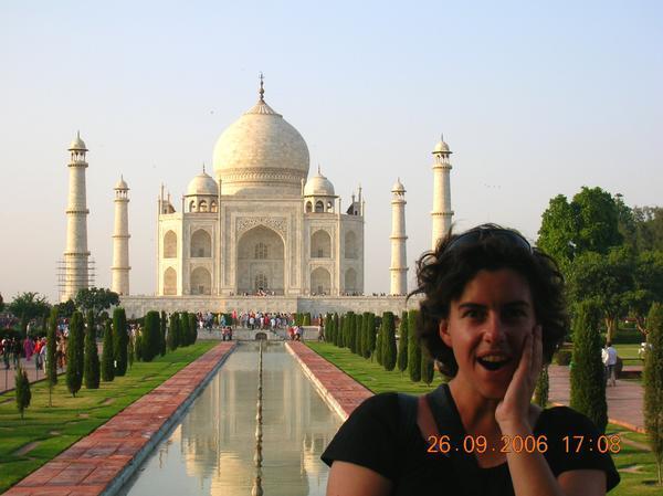 une touriste au Taj Mahal