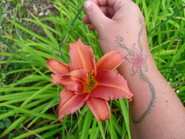 My tatoo and the flower it's based on in parc d-impressionistes