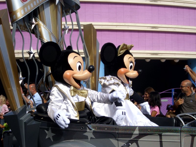 Minnie and Mickey in the Stars in cars parade