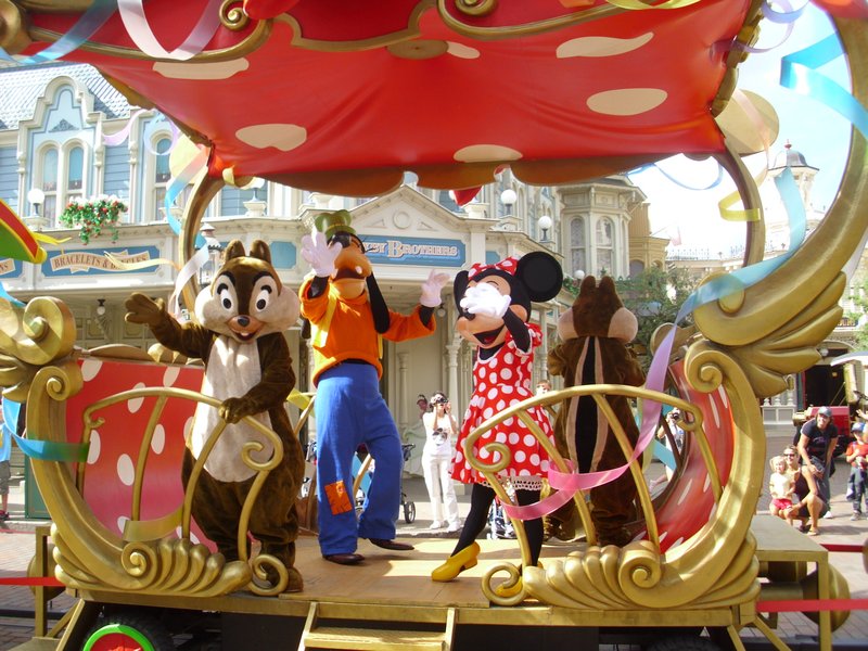 Minnie, Goofy, Chip and Dale