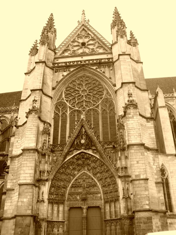 Main facade of Auxerre cathedral ... was no way we could fit the whole thing in a photo!