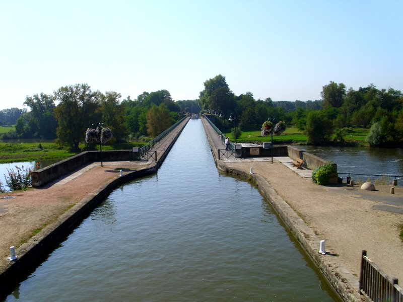 The aqueduct over the River Loire at Digoin
