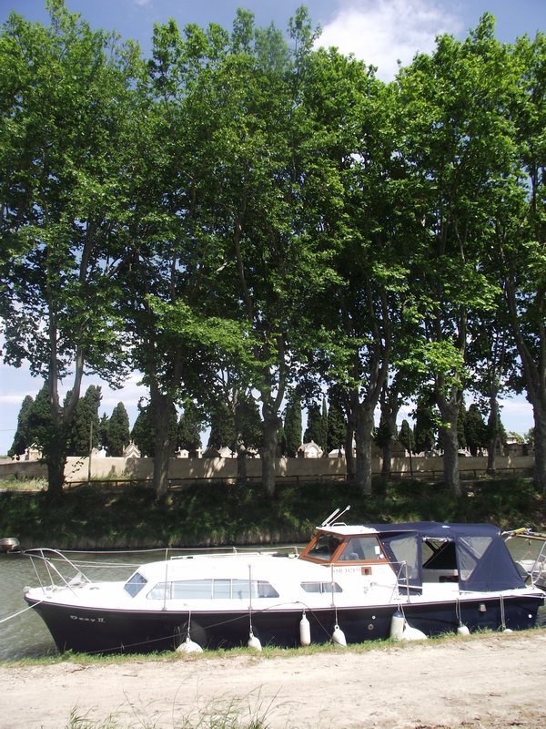 Ozzy moored up at capestang
