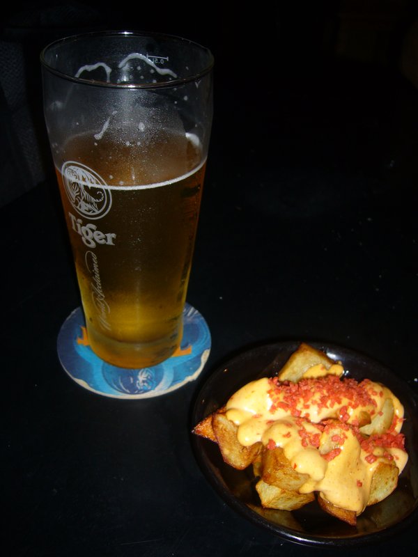 Beer with free tapas - fantastic!
