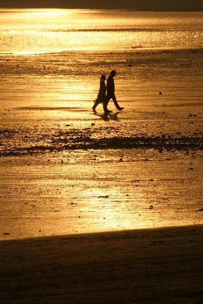 walkers on Chowpatty beach