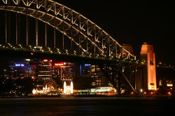 The Harbourbridge by night...