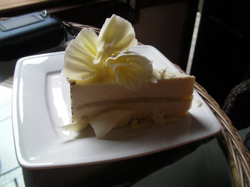 White Chocolate Kalhua Cake