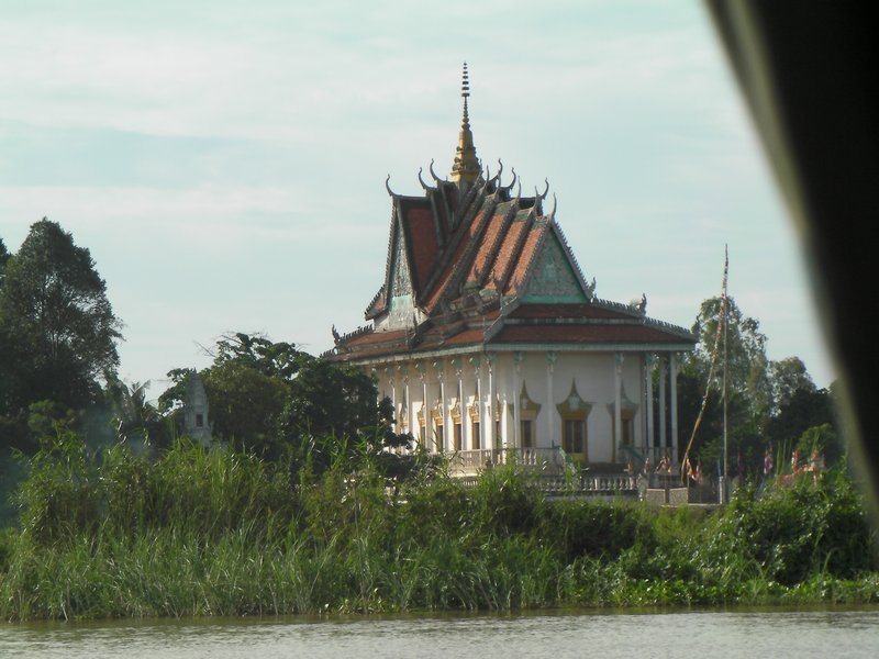 A temple that went by, whilst on the river