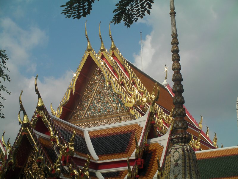 Sparkling Rooftops in Wat Pho