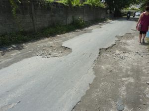 The whole of this road is in typical Balinese condition.
