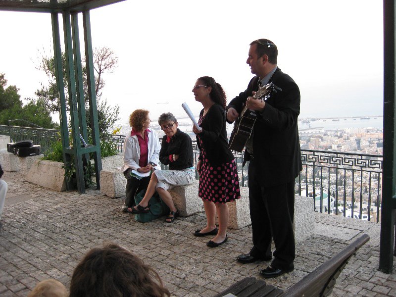 Rabbi Nof and singer/cantor Vered at Havdalah