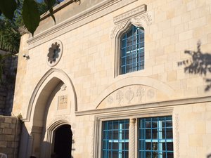 outside the Ari Synagogue (1)