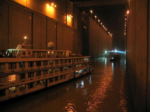 3-Gorges Dam: Locks