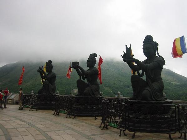 Statues at the base of the Buddah