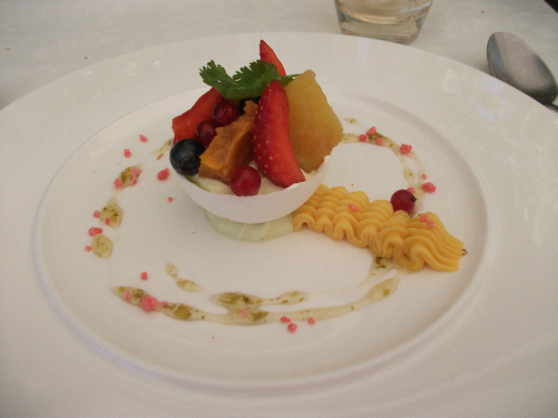 Coupe Meringue with Fresh Fruits