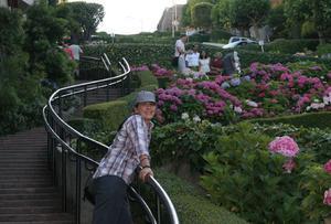 The world's crookedest woman on Lombard Street
