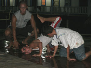 Chino teaching the local kids to breakdance in Utila