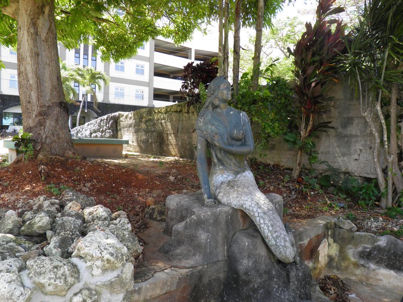 Sirena Statue
