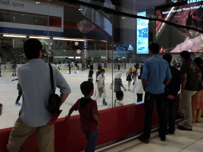 Ice skating Dubai Mall