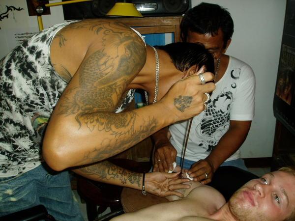 En special maade at faa en tatovering! Kaldet Bamboo metoden!