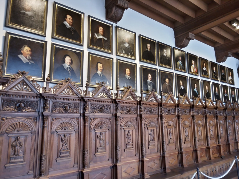 Münster: The members of the delegations in the hall of the Historischer Rathaus.