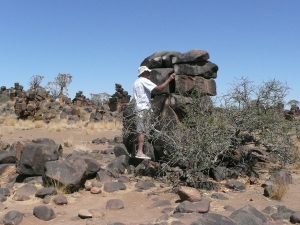 Giel playing 'Father Jacob' on Dolorite boulders