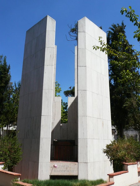 The grave of Allende