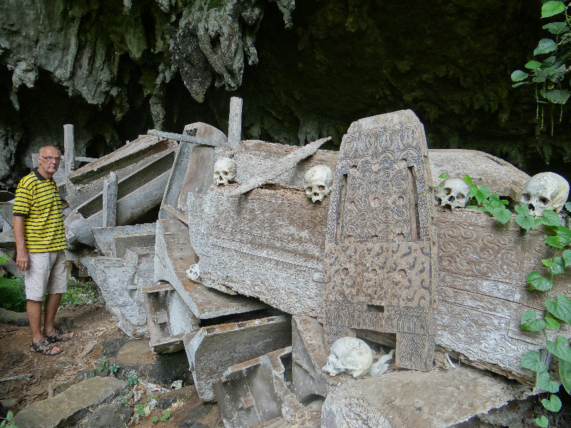 Cave cemetery (Tana Toraja)