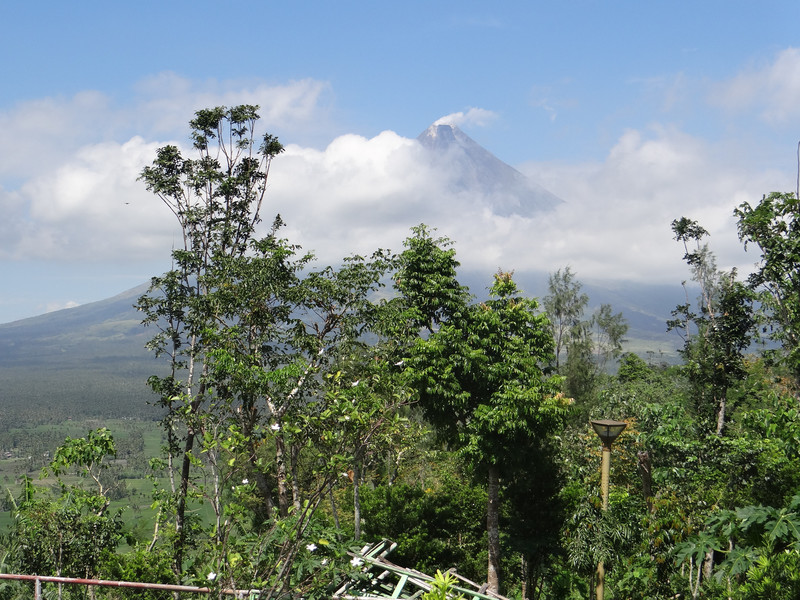 Puffing Mt Mayon (Legazpi)
