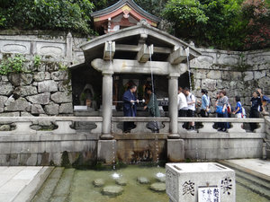 Cleaning in Kiyomizu temple
