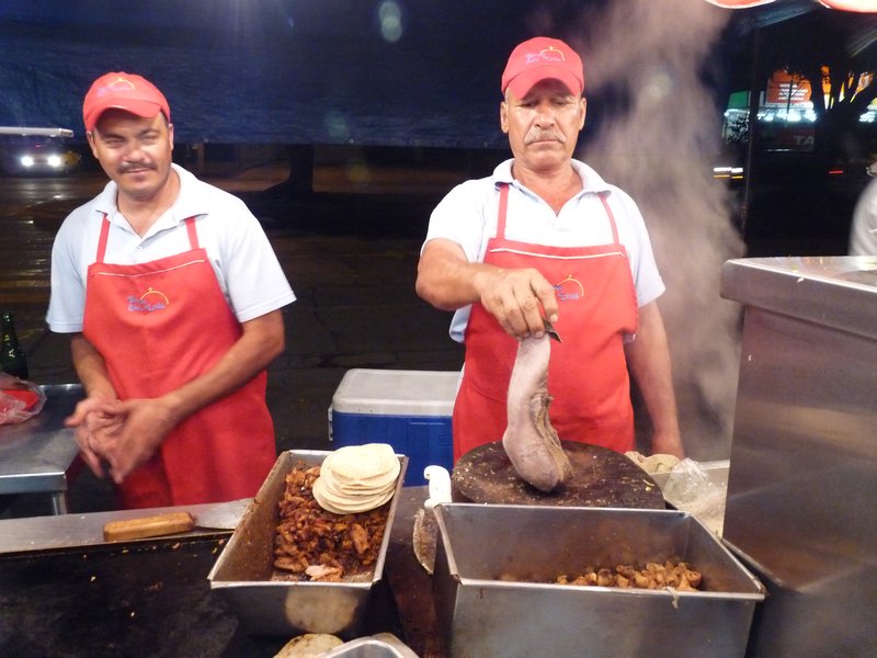 Lengua en taquería en la calle/Tongue in a taco stand on the street Guadalajara