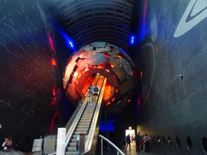 Natural History museum - Entering into the centre of the earth!