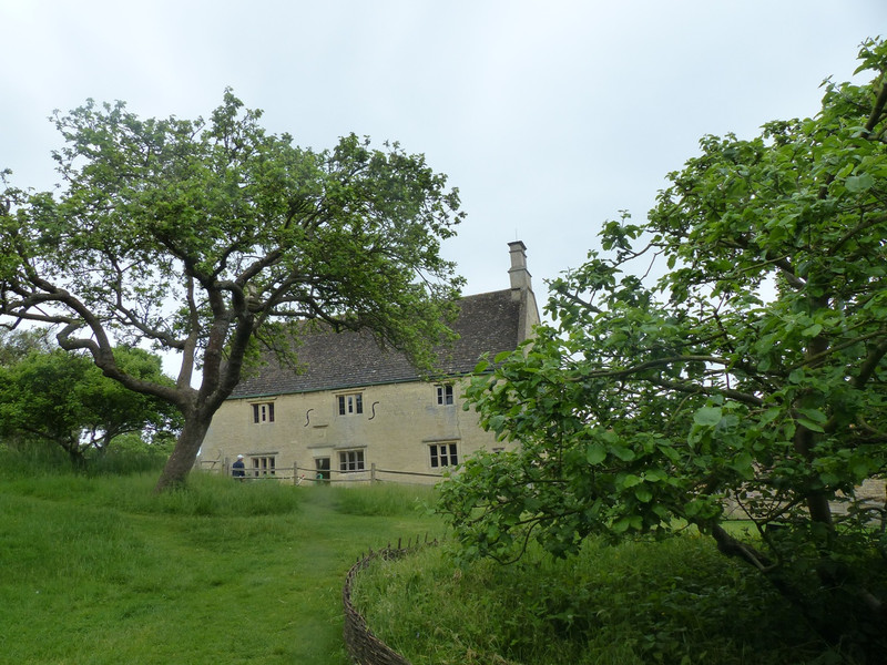 Isaac Newton's house and apple tree
