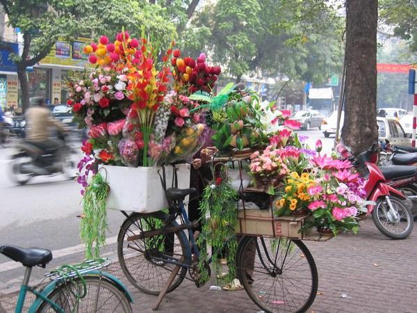 Interflora haven't got a clue when it comes to home delivery!! Flower stall - Hanoi