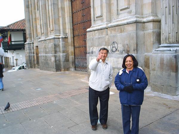 fanny and eduardo in plaza bolivar