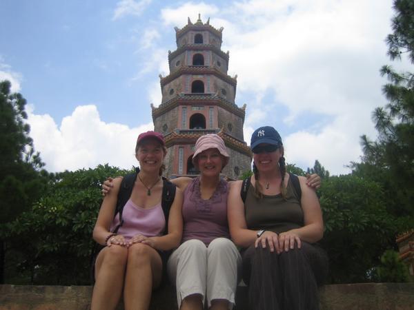 Three girls and a pagoda