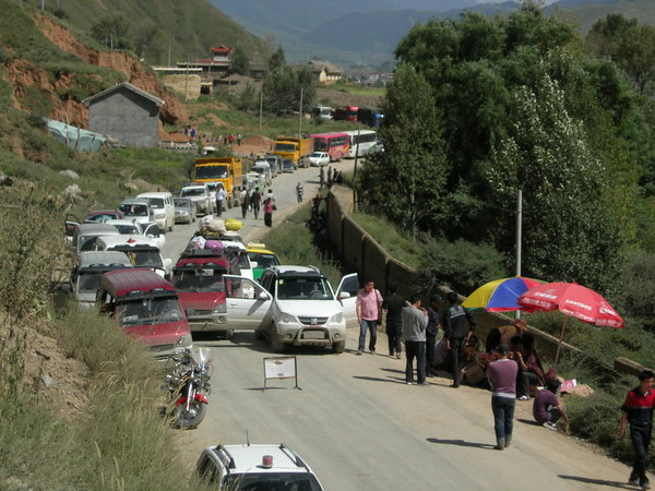 Waiting for road clearing south of Luhuo