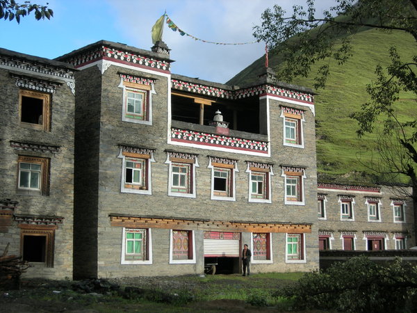 Tibetan building west of Kangding