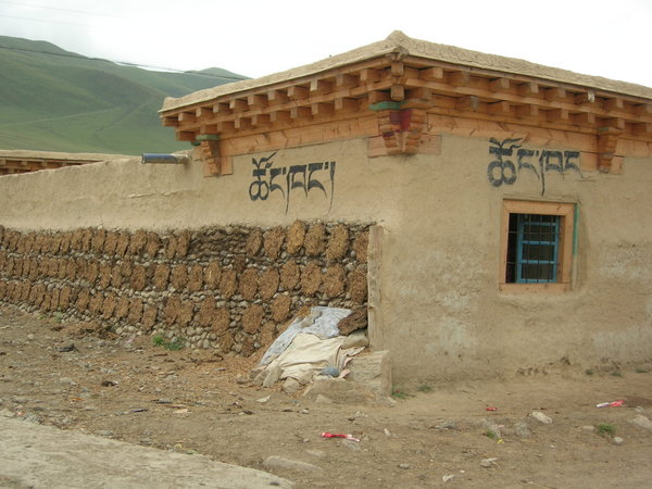 House west of Ganzi