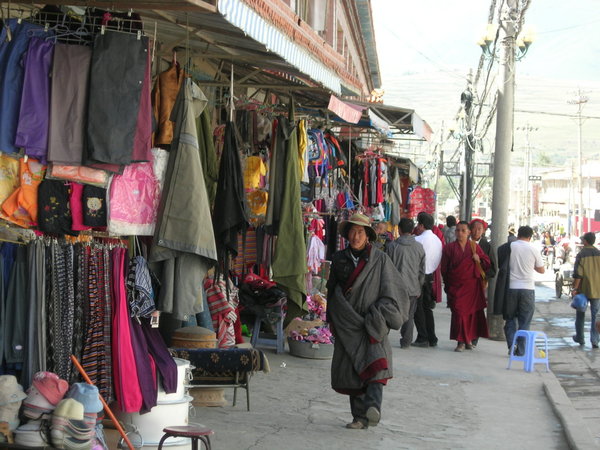 Ganzi street scene